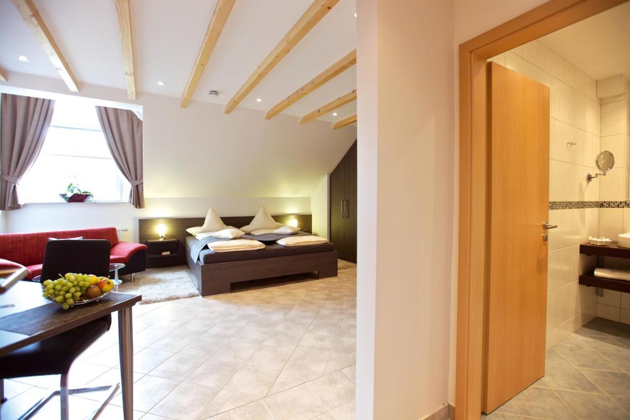 Double Room,1468922258:JPEG
